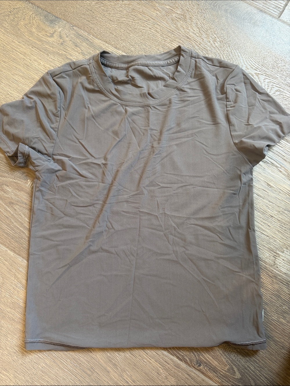 VUORI Women's Short-Sleeve Crewneck Tee in Taupe